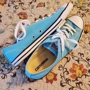Dainty Women's sz 10 Converse